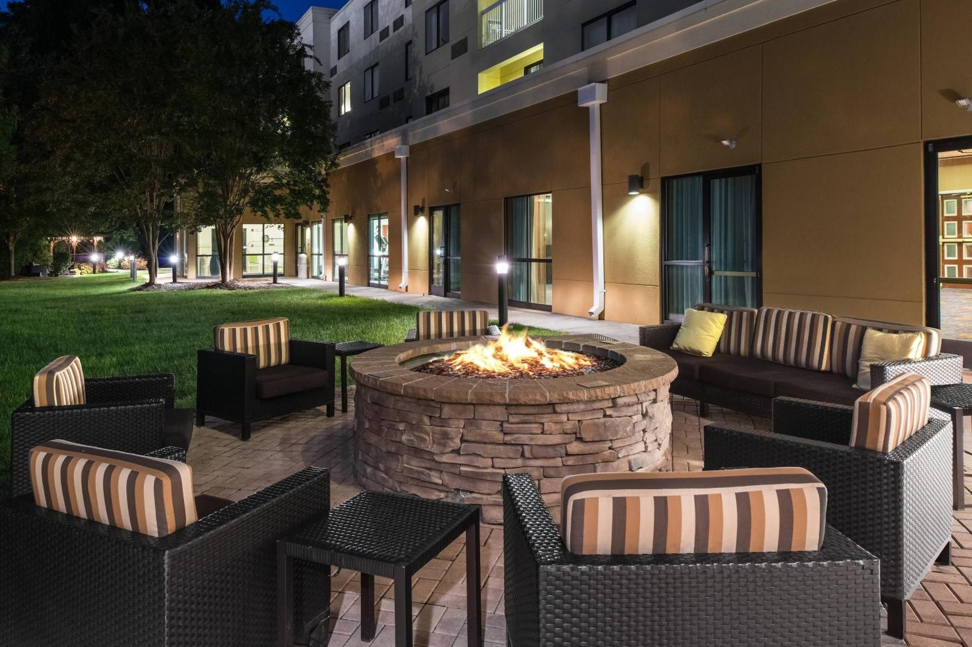 Courtyard By Marriott Charlotte Gastonia Hotell Exteriör bild
