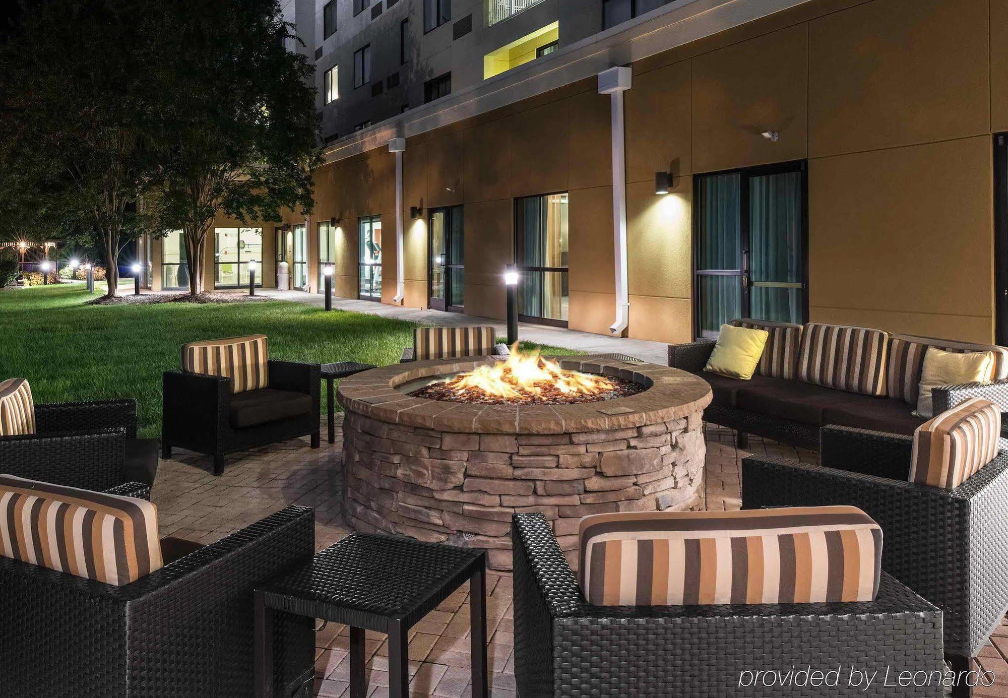 Courtyard By Marriott Charlotte Gastonia Hotell Exteriör bild